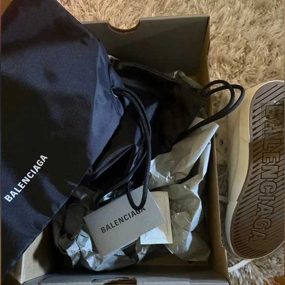 Balenciaga Off-White High-Top Sneakers - Picture 7 of 7